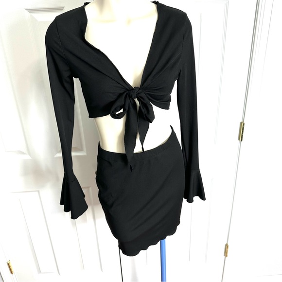 2 PC matching set SOLID BLACK MINI SKIRT and MATCHING TIE FRONT CROPPED TOP M - Picture 10 of 12